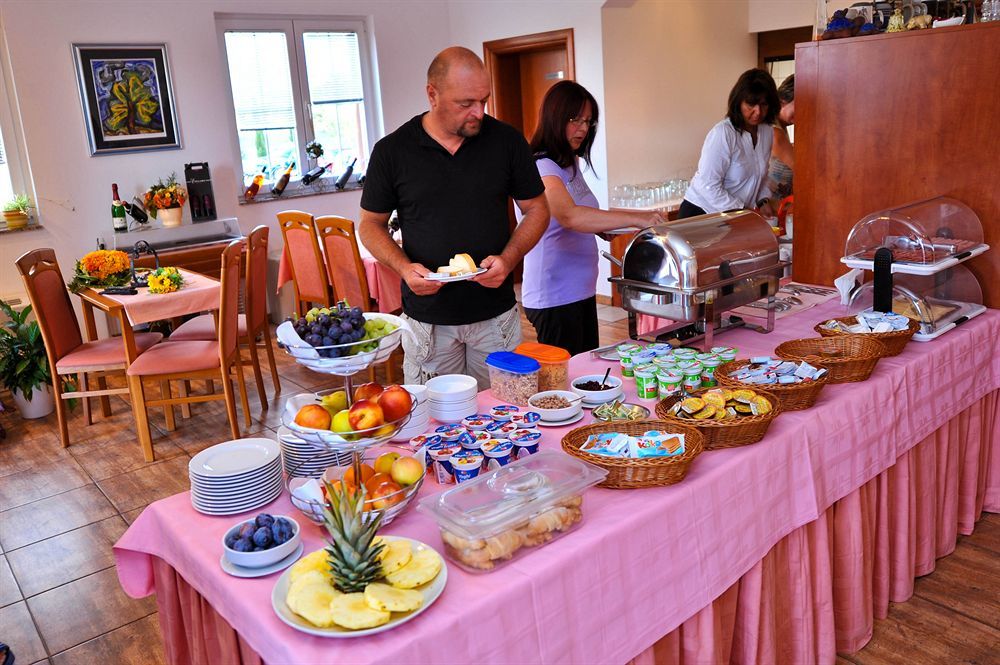 Bed & Breakfast Jugo Novalja Exteriör bild
