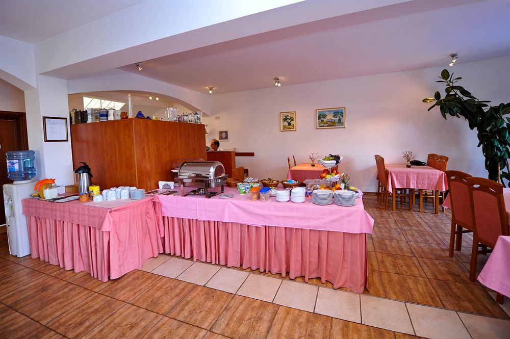 Bed & Breakfast Jugo Novalja Exteriör bild